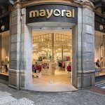 En plena lucha contra el Covid-19 la franquicia Mayoral dona material sanitario: 3.000 trajes especiales,10.000 guantes y 20.000 mascarillas